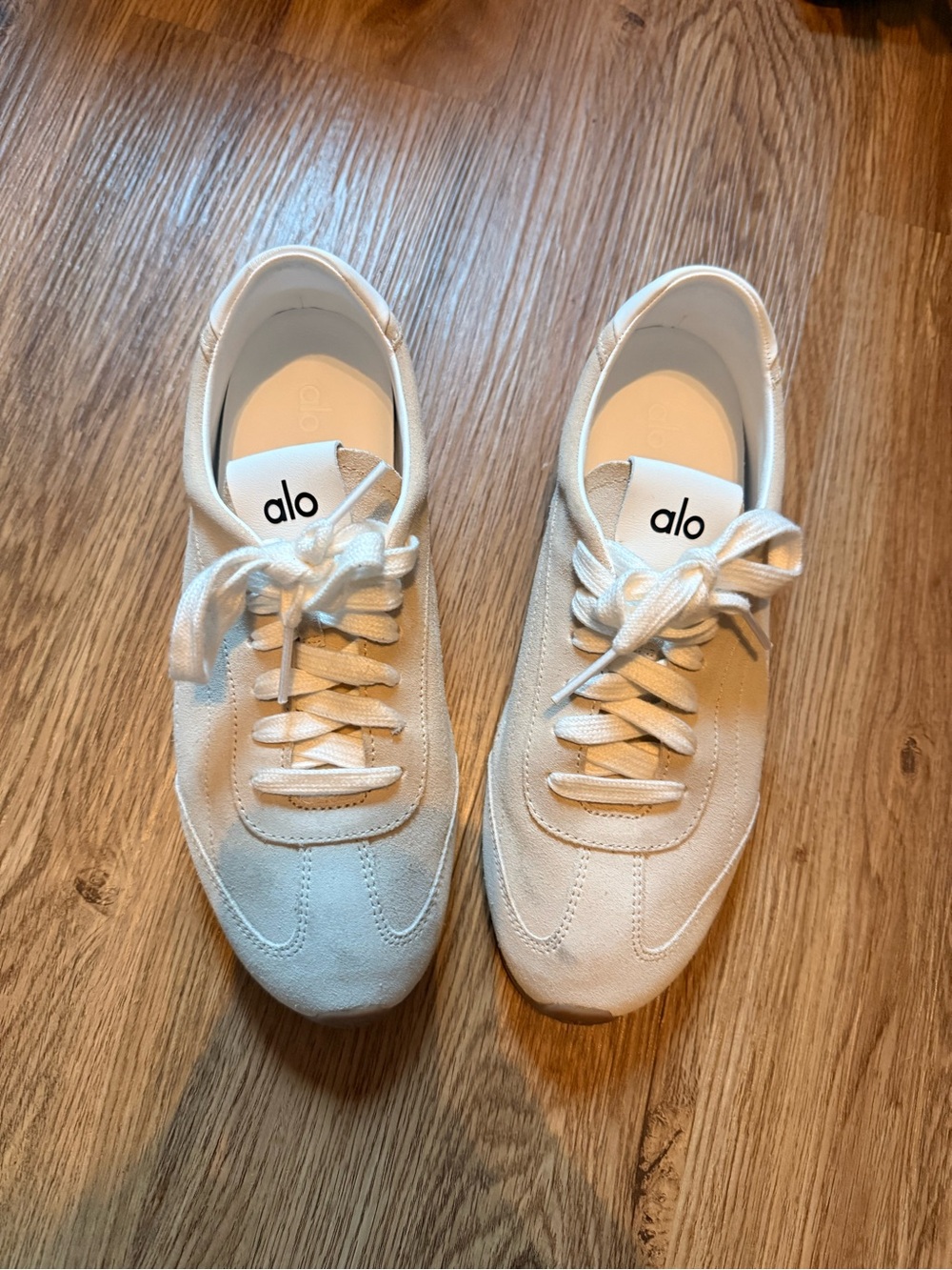 ALO Yoga sunsets  White Lace-Up Low-Profile Sneakers